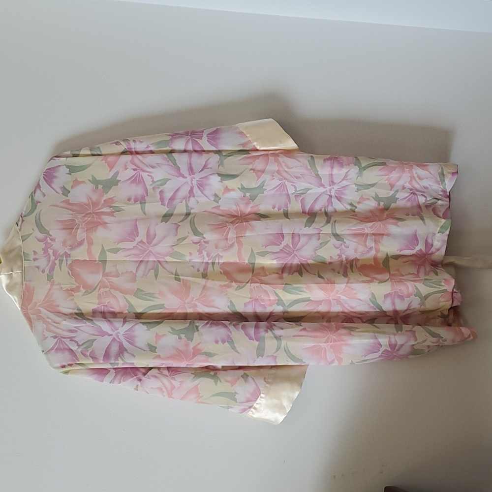 Robe - Picture 3 of 5